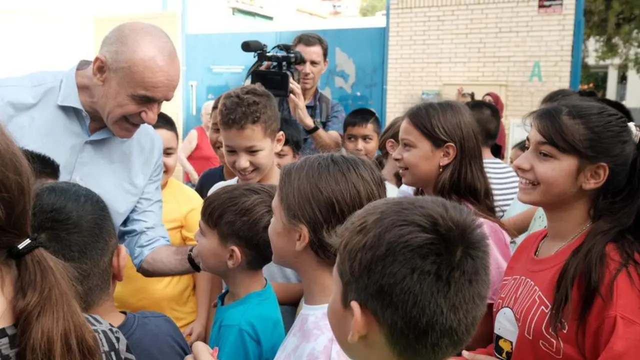 La visita de Mu&ntilde;oz al centro. - Ayto
