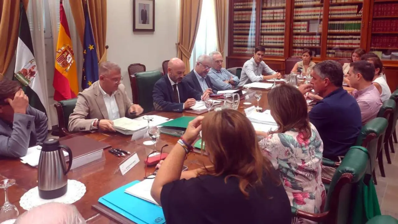 Junta Plenaria de la Cueva de Nerja.  - VM