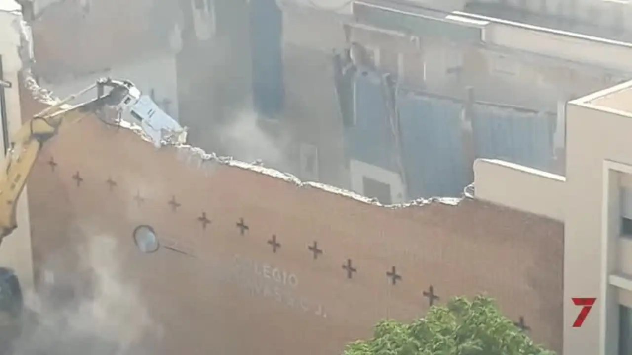 Comienza la demolici&oacute;n del edificio de la iglesia del colegio de Las Esclavas