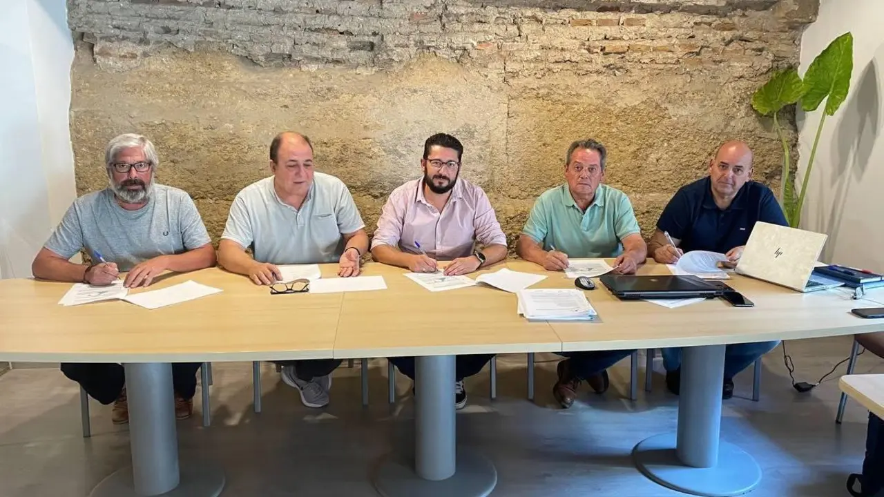 El presidente del Consorcio de Aguas con los representantes sindicales - CAZG