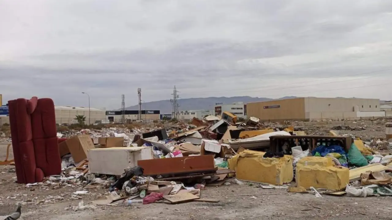 Basura en el Sector 20 de Almer&iacute;a. - PSOE en el Ayuntamiento de Almer&iacute;a