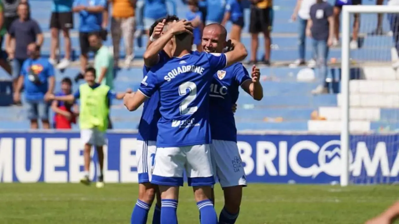 Lolo Gonz&aacute;lez celebra el gol que logr&oacute; su compa&ntilde;ero Duarte - LD