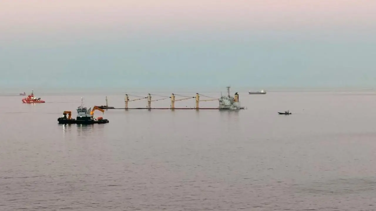 El OS 35, varado frente a Gibraltar. - A. I.