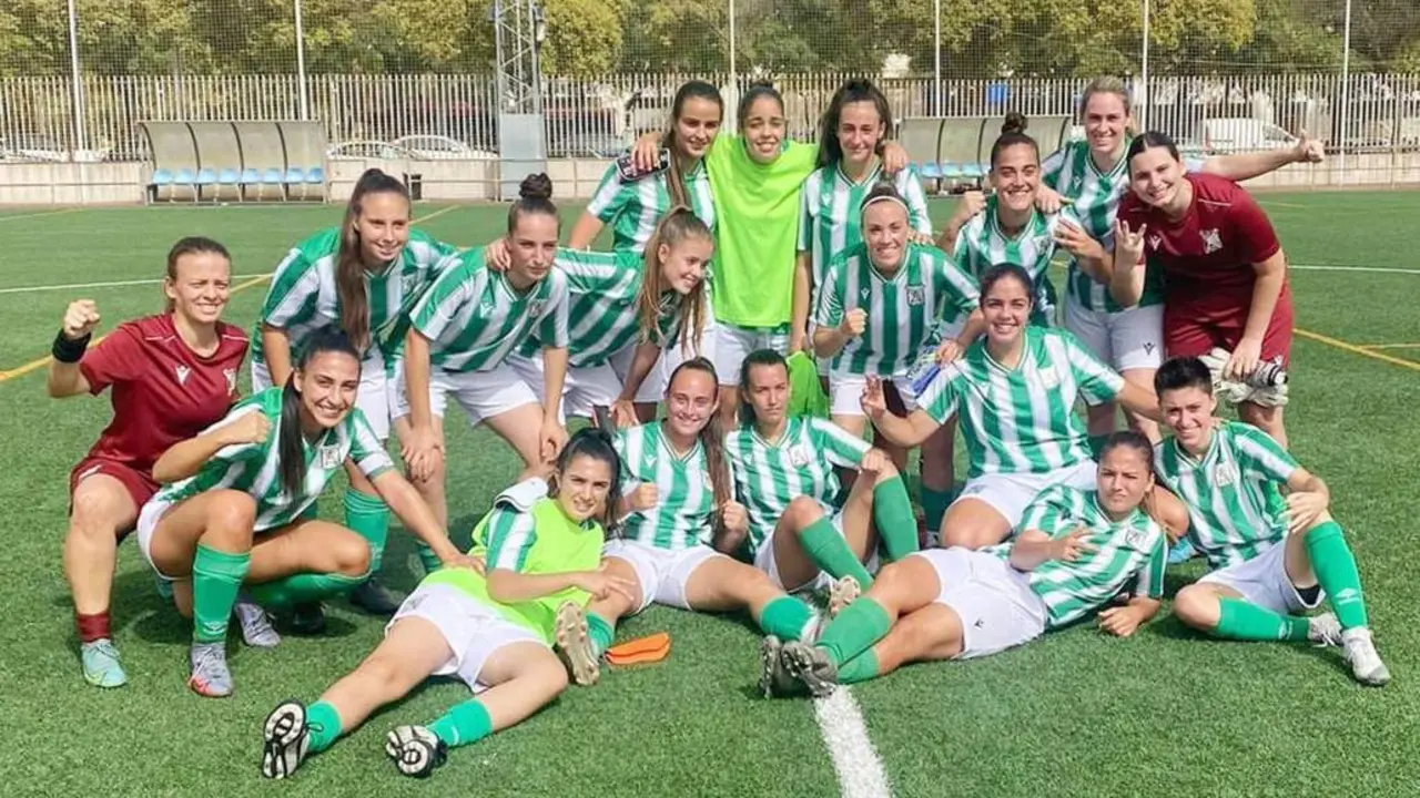 El Atl&eacute;tico Sanluque&ntilde;o Femenino celebrando el triunfo obtenido en Jerez - ASCF