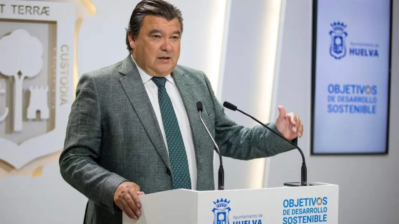 El alcalde de Huelva, Gabriel Cruz, en rueda de prensa. - VH