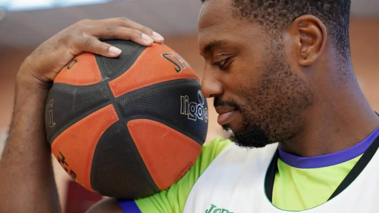 El Unicaja gan&oacute; por 70-63 al Gran Canaria y Ejim puso la garra. - unicaja cb