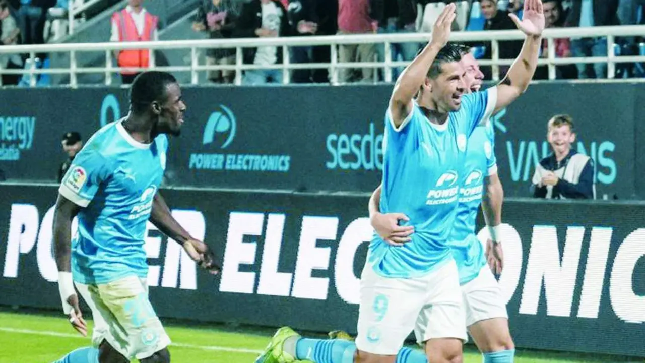 Nolito levant&oacute; de sus asientos a los aficionados del Ibiza tras el espectacular gol que consigui&oacute; - LLSB
