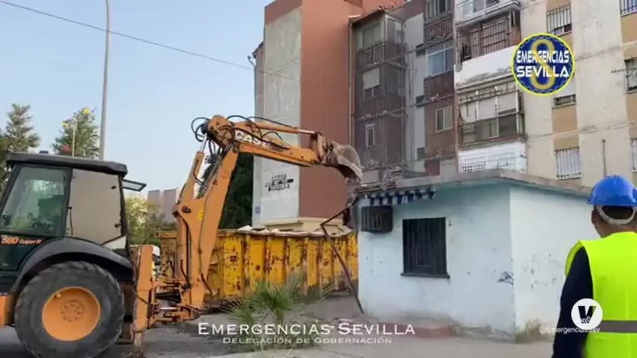 Once instalaciones y quioscos ilegales derribados en el Pol&iacute;gono Sur de Sevilla