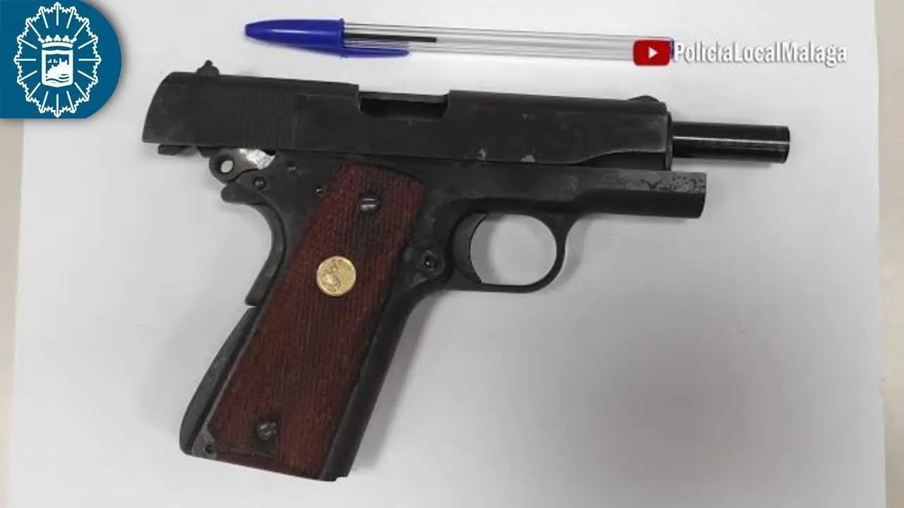 Lo pillan conduciendo ebrio y drogado en M&aacute;laga y le incautan un arma y coca&iacute;na
