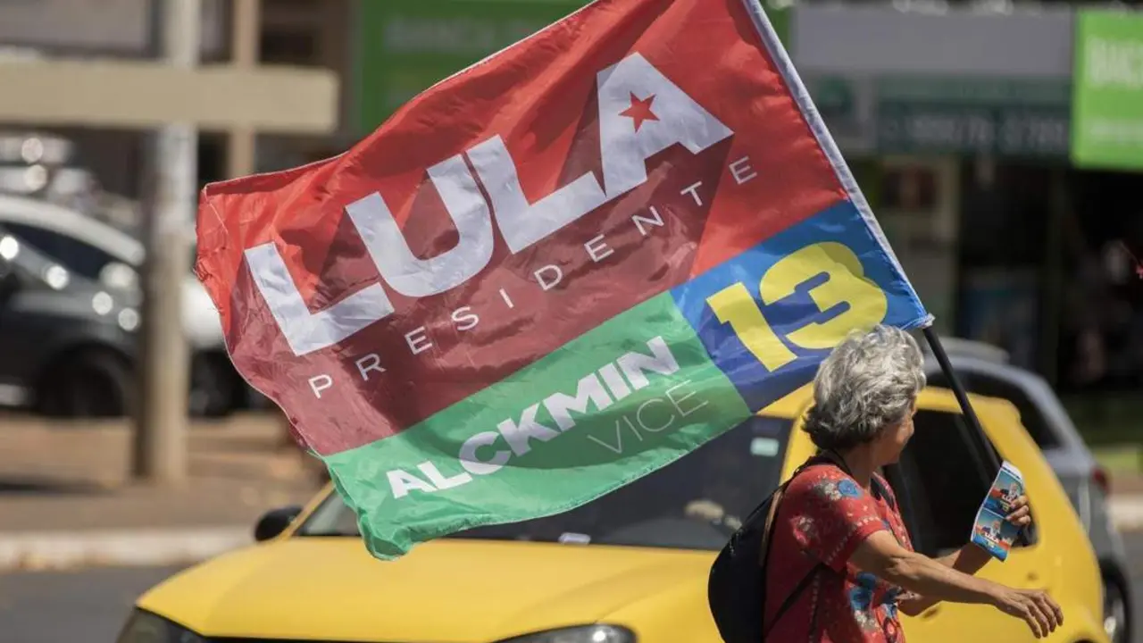 Foto Partidarios del PT apoyan candidatura de Lula da Silva, en Brasilia. - EFE