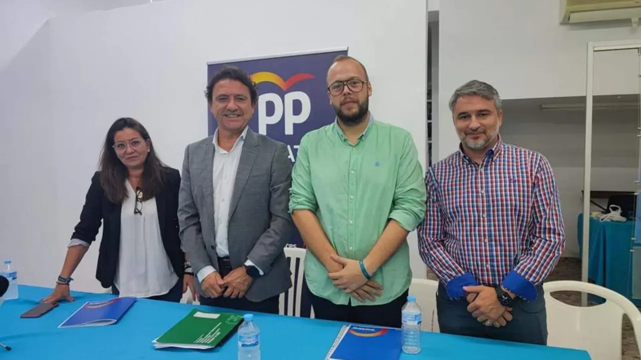 Presentaci&oacute;n de los planes en la sede del PP de Barbate. - Barriento