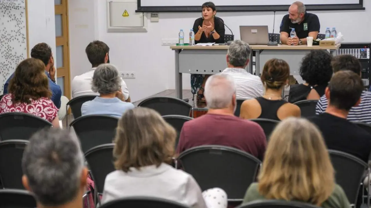 La delegada de Medio Ambiente en la primera reuni&oacute;n informativa.  - Viva C&aacute;diz 