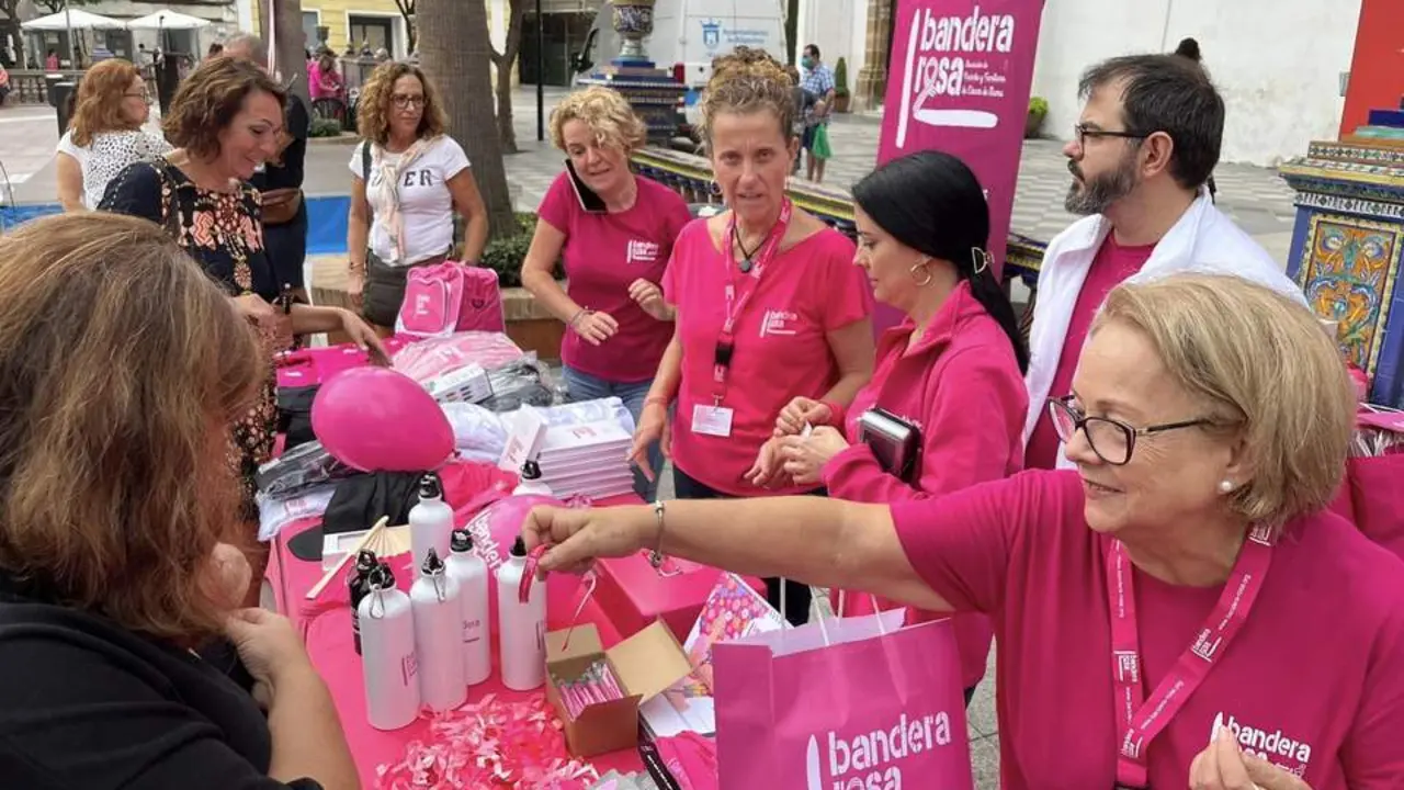 Algeciras se ti&ntilde;e de rosa por el D&iacute;a Mundial contra el C&aacute;ncer de Mama