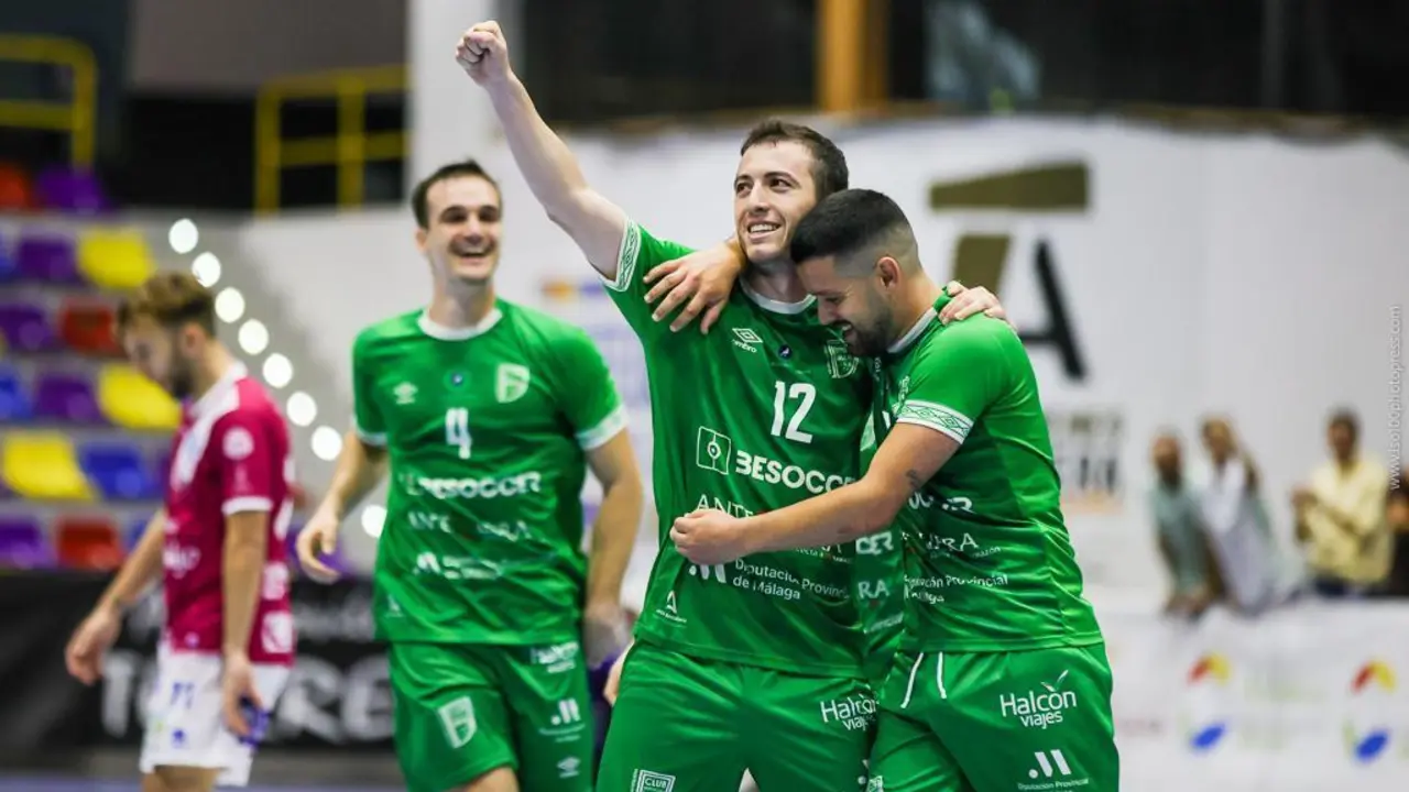 El equipo antequerano pudo celebrar la victoria. - CD Antequera