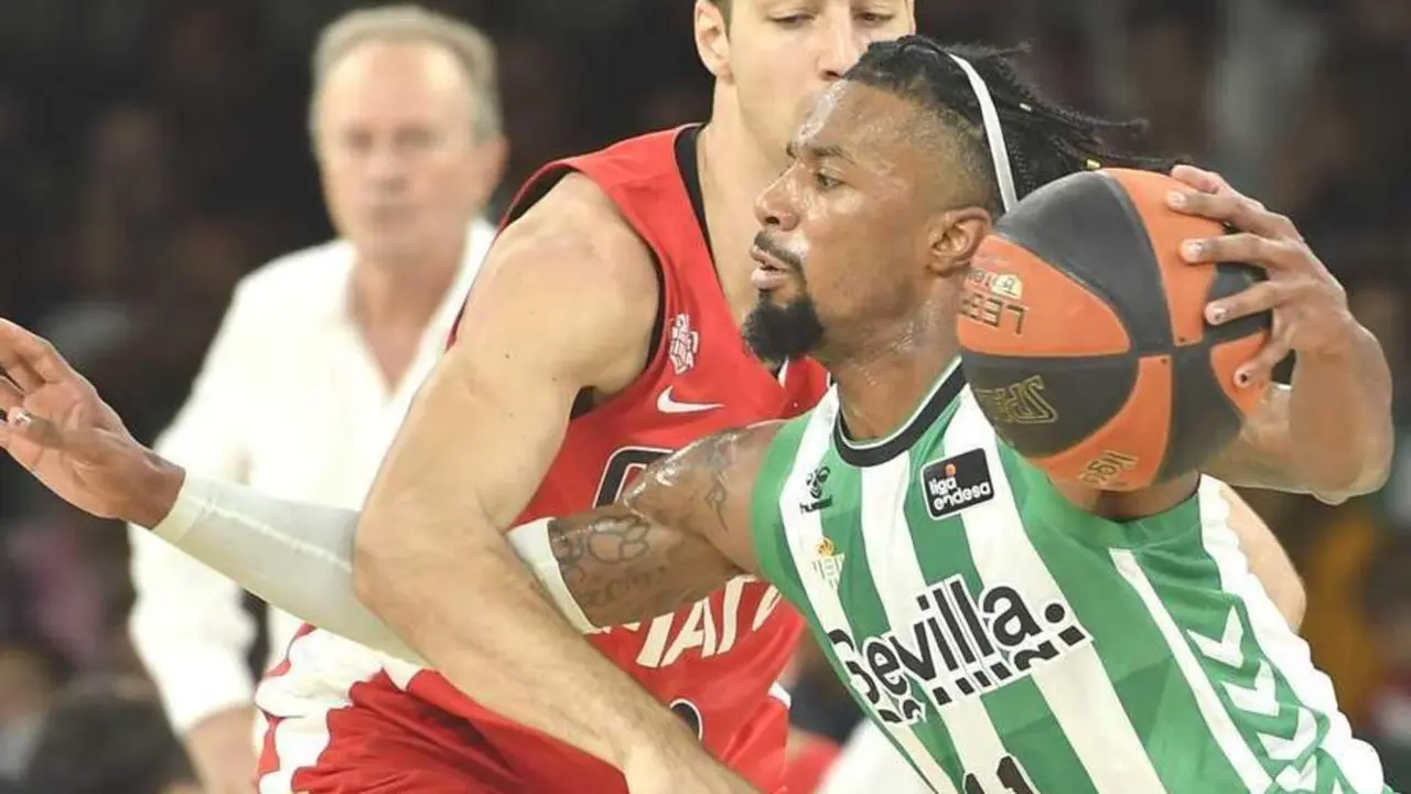 El jugador del Betis Baloncesto, Evans, ante el Girona. - efe