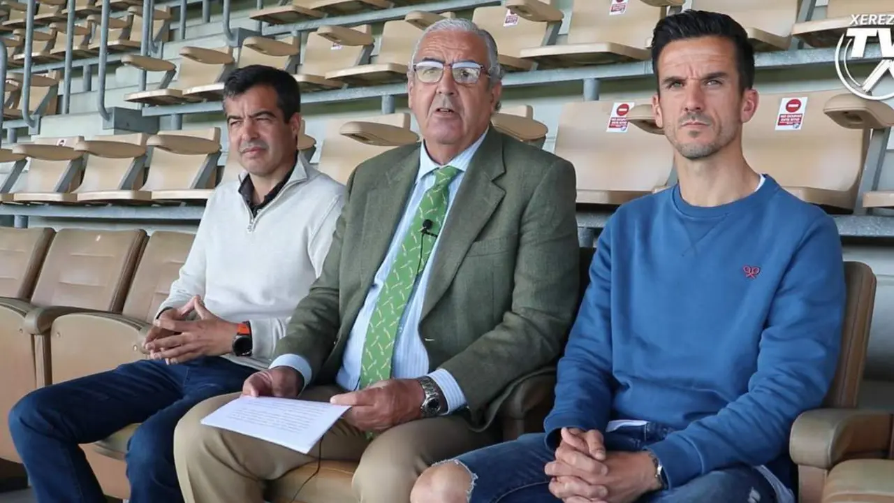 Jos&eacute; P&eacute;rez Herrera, Ignacio de la Calle y Antonio Bello, en la Tribuna de Chap&iacute;n. - xerezdfc.com