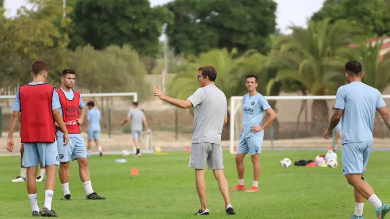 Imagen de un entrenamiento de esta semana a las &oacute;rdenes de Francis. - xerezdfc.com