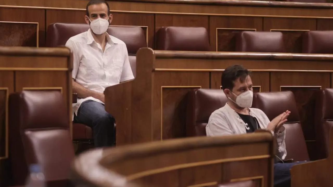 El nuevo diputado de Unidas Podemos en el Congreso que ha tomado posesi&oacute;n para dicho cargo en esta sesi&oacute;n, Miguel &Aacute;ngel Bustamante. - ARCHIVO
