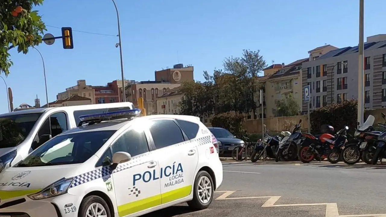 Veh&iacute;culos de la Polic&iacute;a Local. - EP