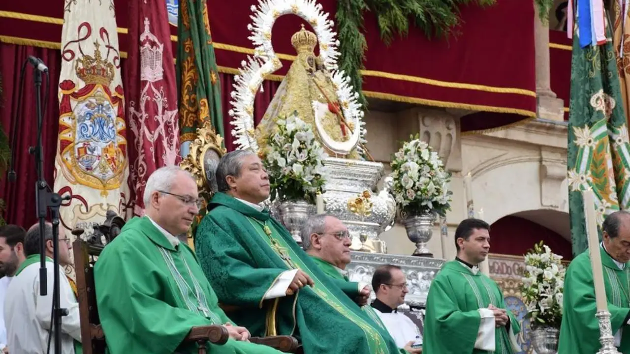 A la misa pontificia de esta ma&ntilde;ana acudieron 2.000 personas. - Obispado