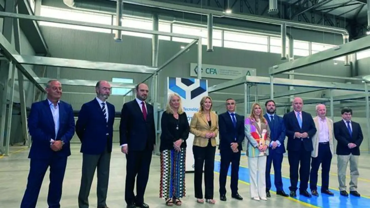 La consejera Carolina Espa&ntilde;a, en las instalaciones del Centro de Fabricaci&oacute;n Avanzada, en Puerto Real. - VIVA