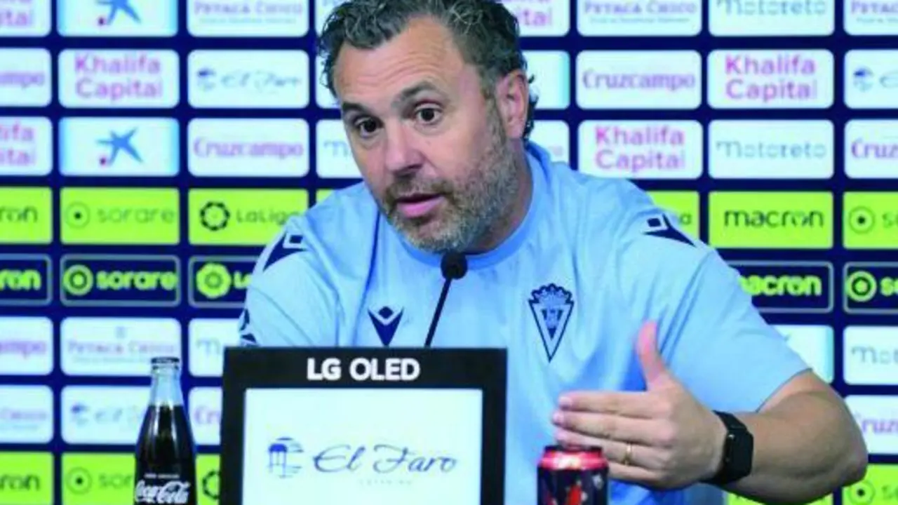 El entrenador del C&aacute;diz, Sergio Gonz&aacute;lez, durante la rueda de prensa previa al Real Madrid.  - C&aacute;diz CF