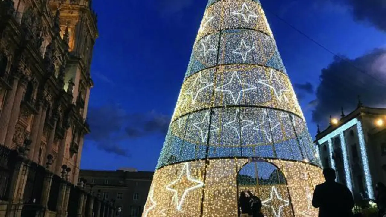&Aacute;rbol de Navidad de la Plaza de Santa Mar&iacute;a. - Viva Ja&eacute;n.