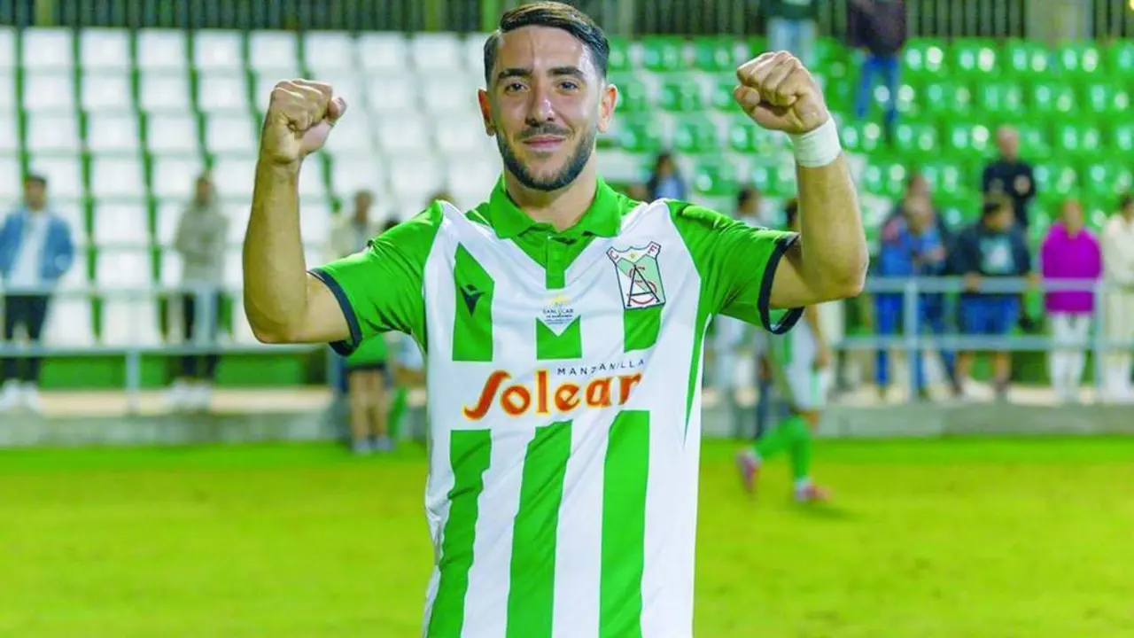 Cunete fue el autor de un gol y fue expulsado en este partido - ASCF