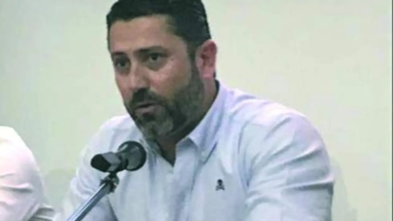 Juan Luis Rojo, ex jugador del Chiclana CF y presidente del club desde hace cuatro a&ntilde;os, se muestra ilusionado con el objetivo de ascender a Tercera Divisi&oacute;n  - VIVA