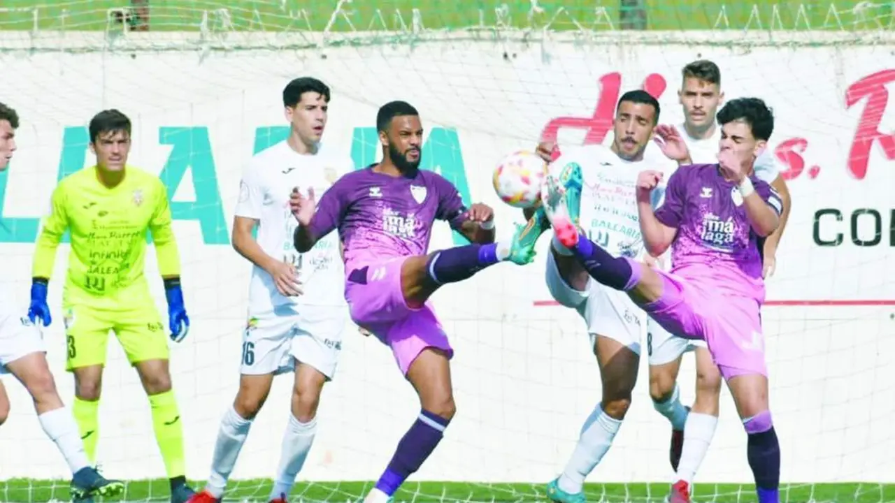 El M&aacute;laga roz&oacute; el rid&iacute;culo contra la Pe&ntilde;a Deportiva de Ibiza. - MCF