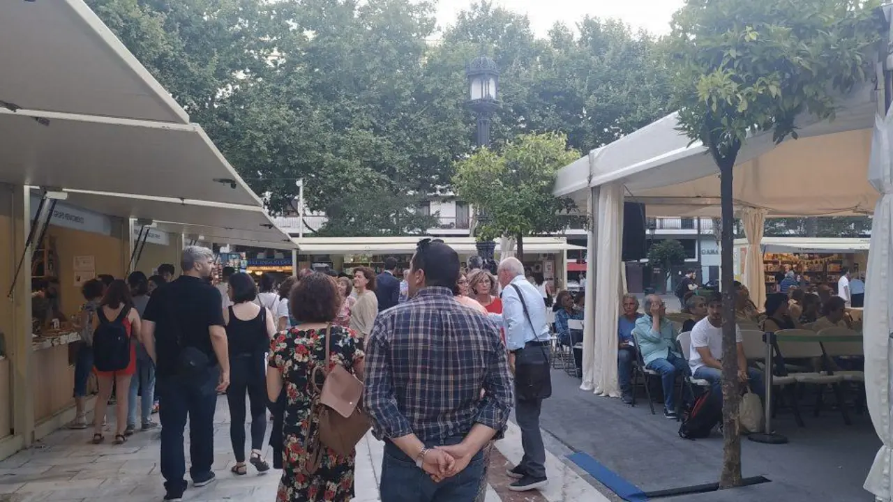 Feria del libro en la Plaza Nueva. - FLS