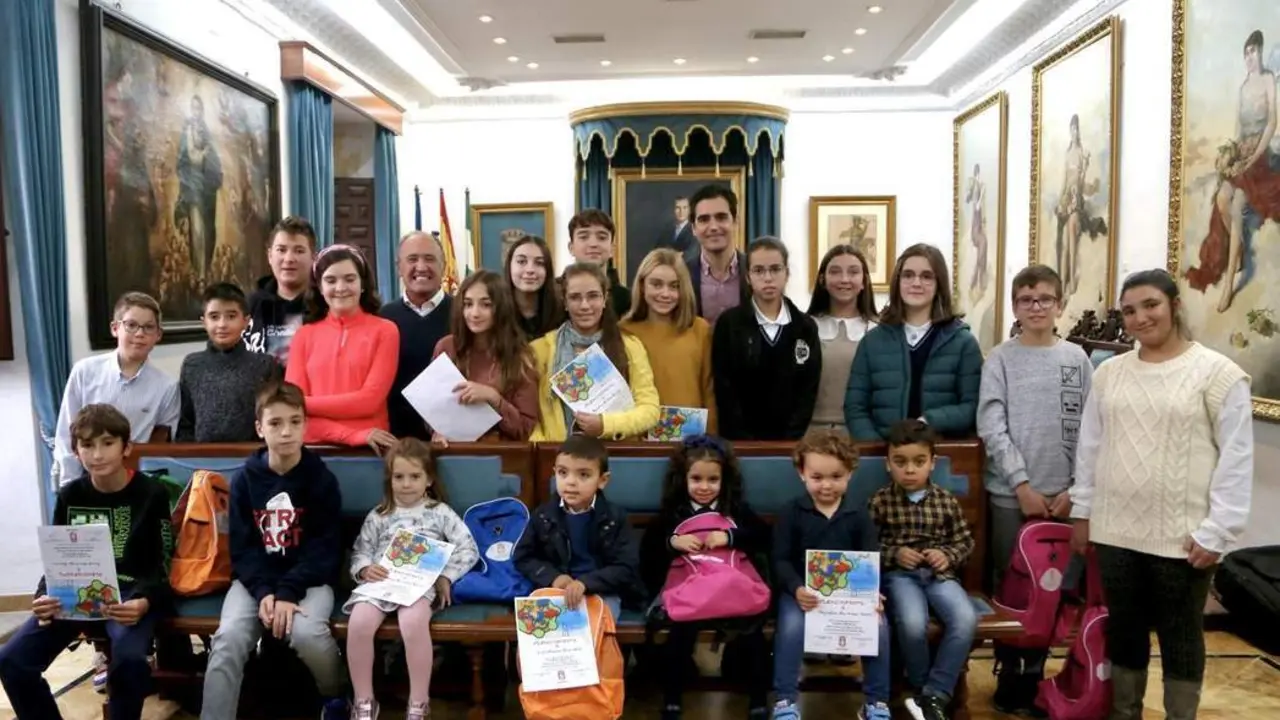 Participantes en el pleno infantil.  - 