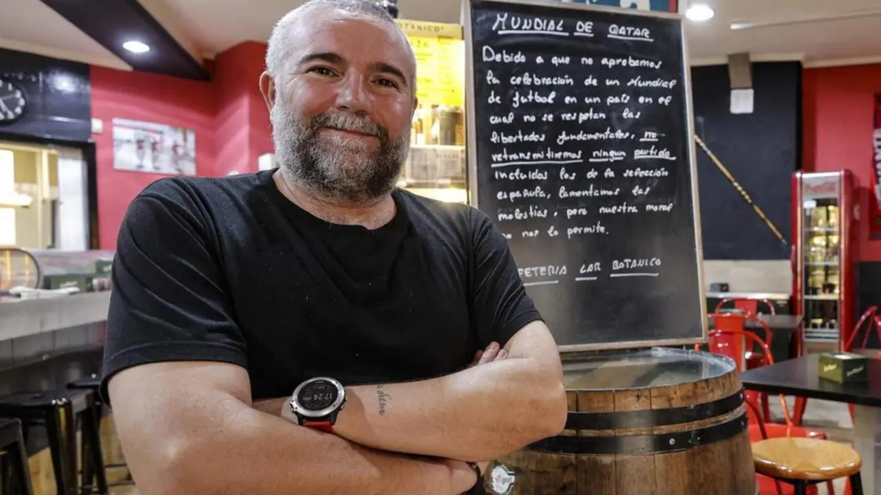 C&eacute;sar Soler, gerente del local. - Manuel Bruque-EFE
