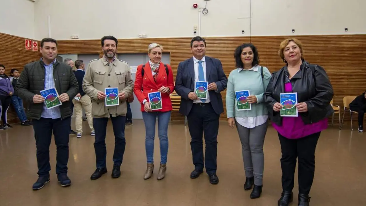 El Ayuntamiento de Huelva se ha sumado este martes a la conmemoraci&oacute;n del D&iacute;a del Pueblo Gitano Andaluz. - VH