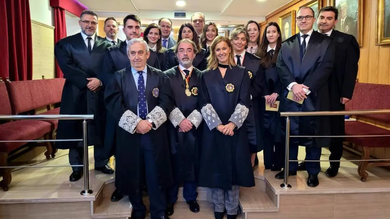 Juramento de los nuevos colegiados. - Viva Ja&eacute;n.