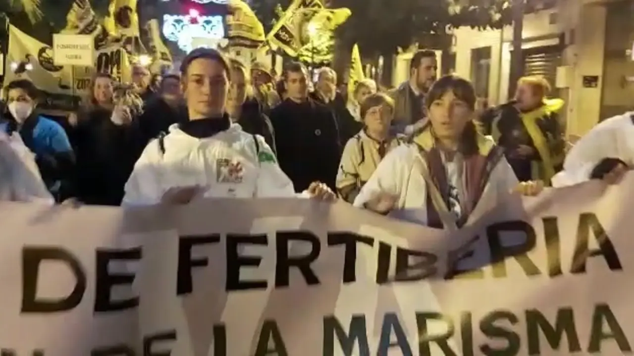 Huelva sale a las calles para levantar la &ldquo;l&aacute;pida&rdquo; de los fosfoyesos