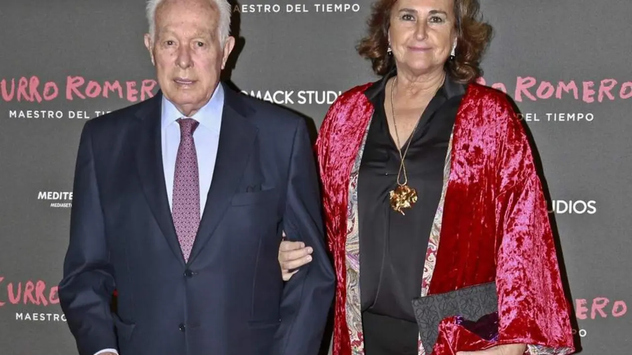 Curro Romero con su mujer, Carmen Tello. - EP