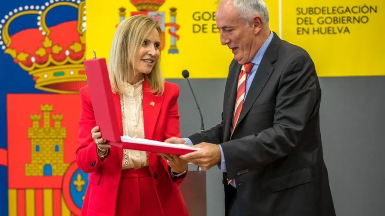Entrega del premio al Club de Tenis. - VH