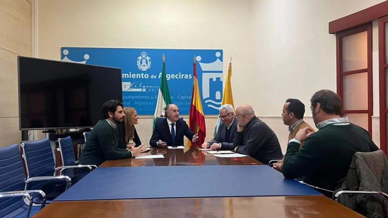 Landaluce, con los sindicatos en el asunto de la gr&uacute;a municipal. - AI