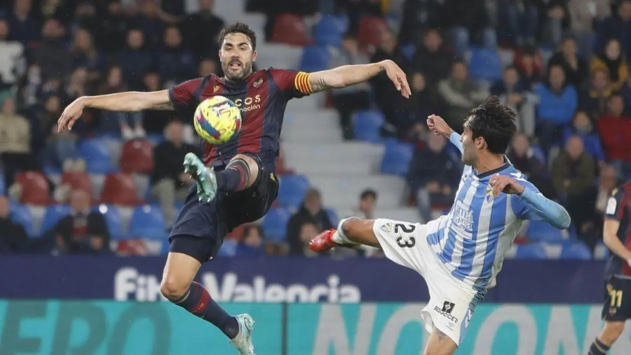 El M&aacute;laga dio una imagen digna de merecer algo m&aacute;s que una derrota. - LALIGA