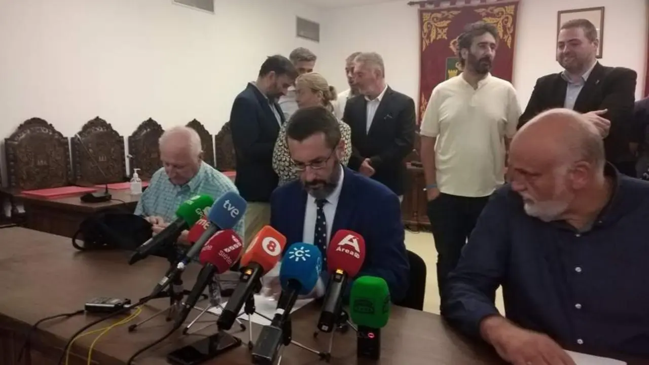 Parte del equipo de gobierno de La L&iacute;nea. - E. P.