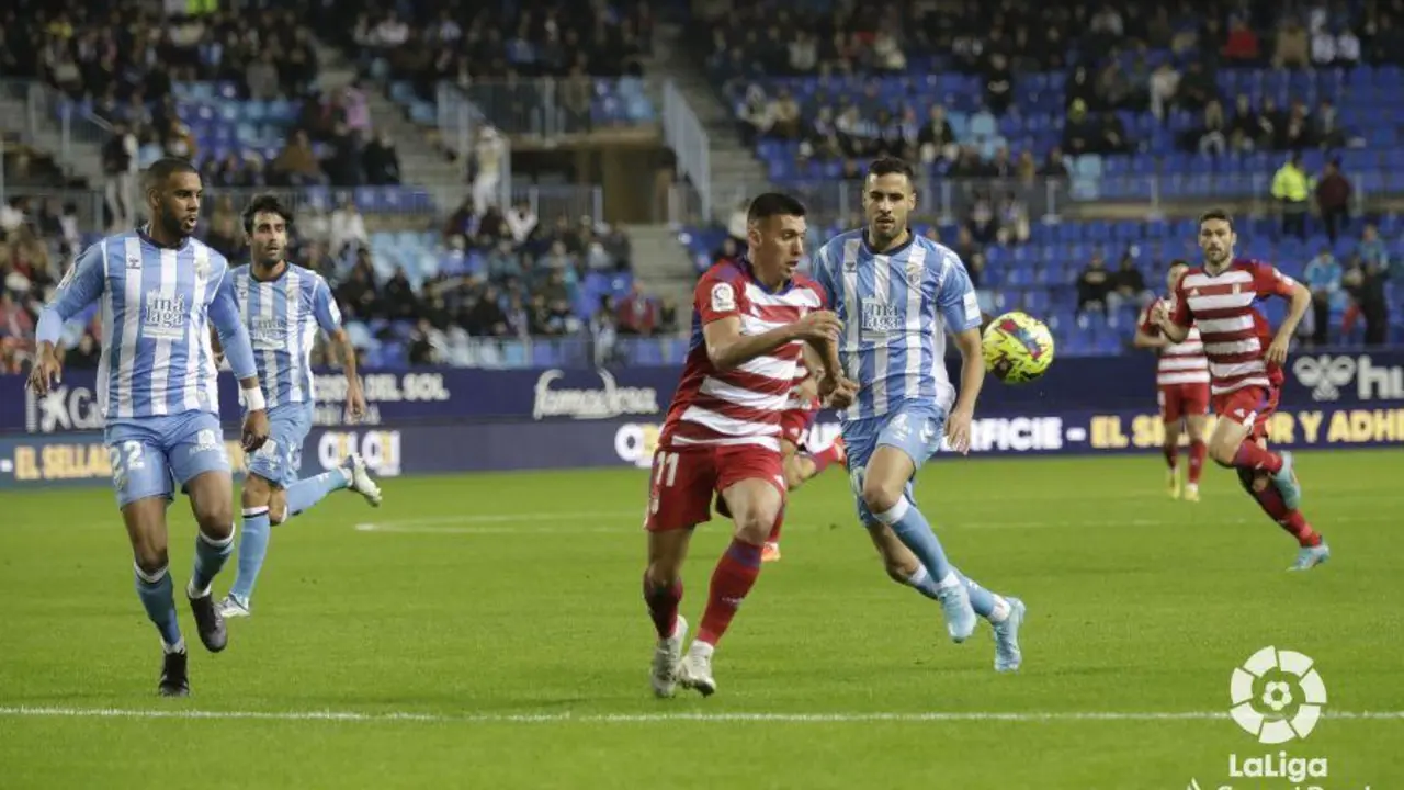 Fue un derbi de armas tomar, con un Granada que mereci&oacute; m&aacute;s y un M&aacute;laga que tuvo el gol de la victoria en los minutos de desenlace.  - LALIGA