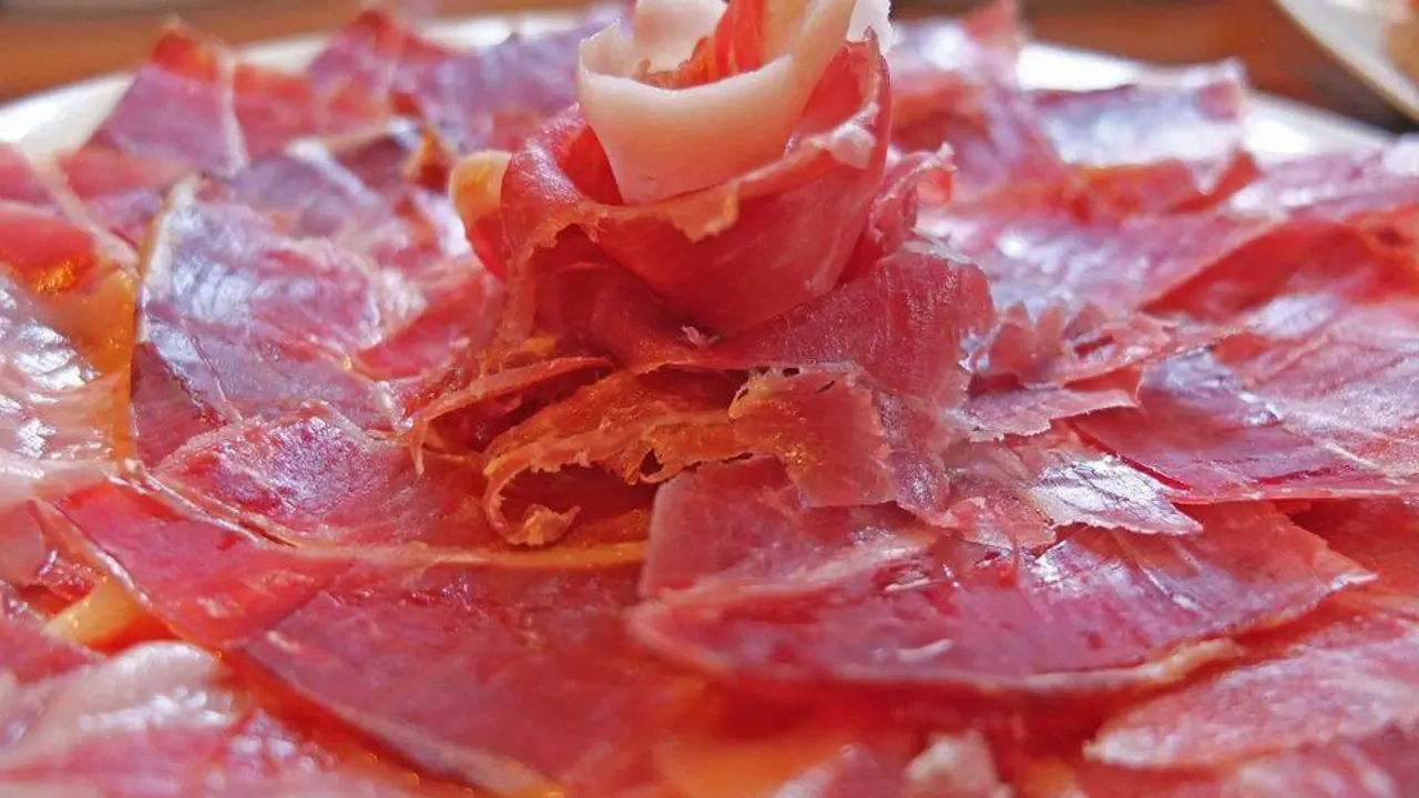 Plato de jam&oacute;n. - 
