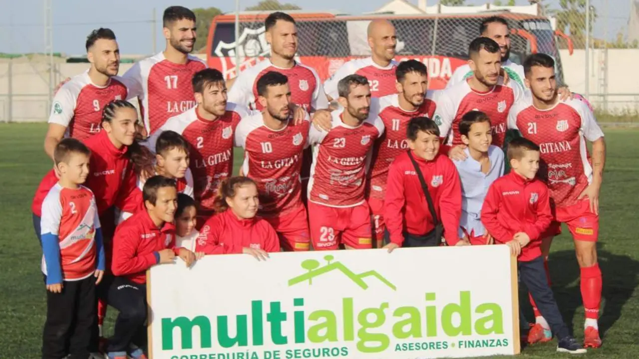 La UD Algaida antes de enfrentarse al Chiclana en el Doro Stadium - Ra&uacute;l J. Bustillos