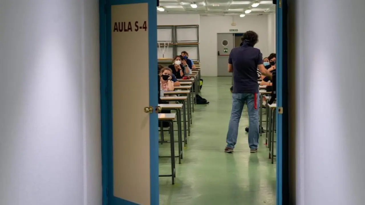  Imagen de un centro educativo de Sevilla. - EDUARDO BRIONES / EP 