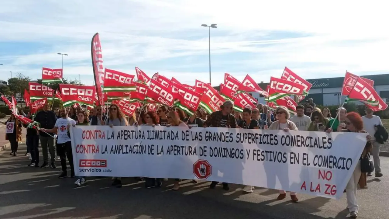 Manifestaci&oacute;n de trabajadores de las grandes superficies en Jerez.  - F.C.Aleu