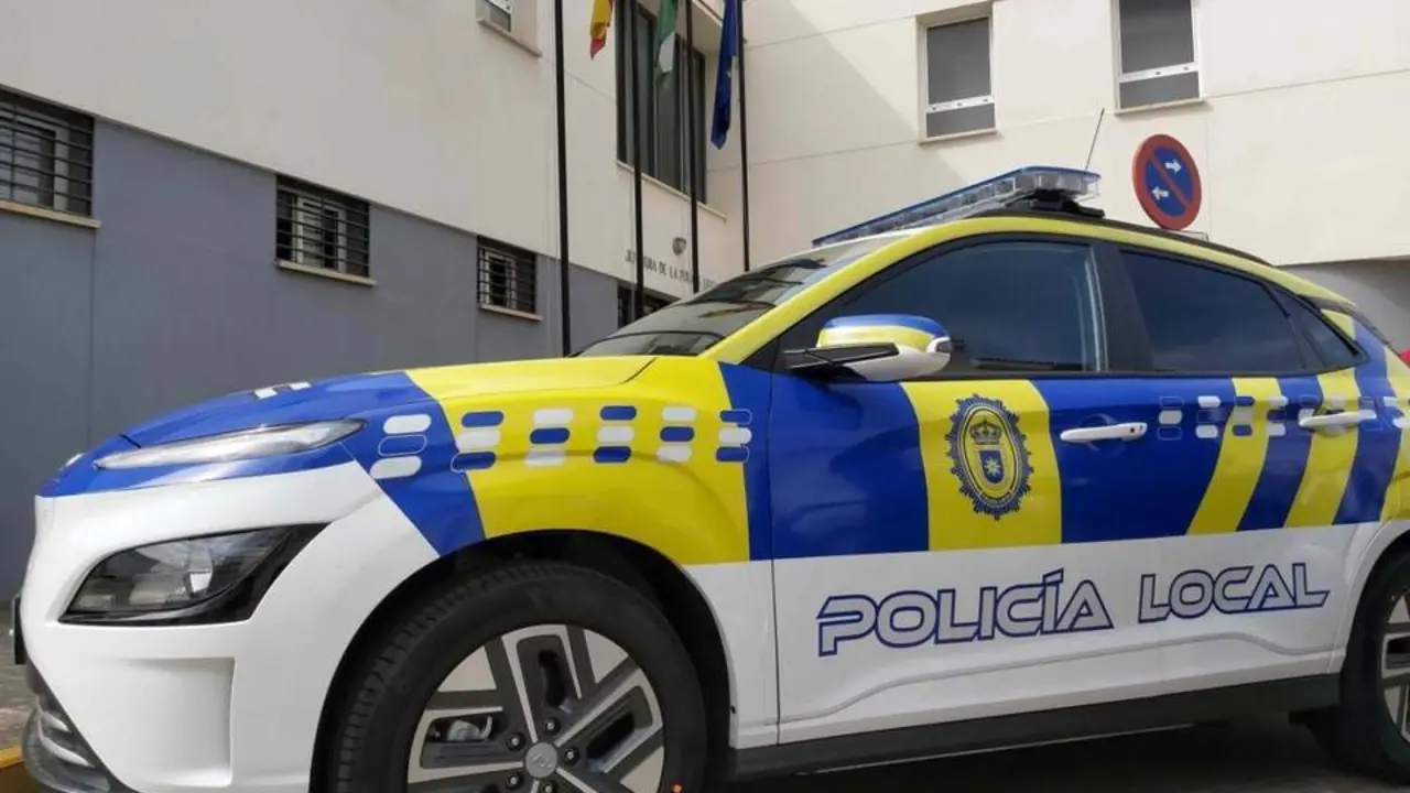 Patrullero de la Polic&iacute;a Local. - AYTO DE CARMONA