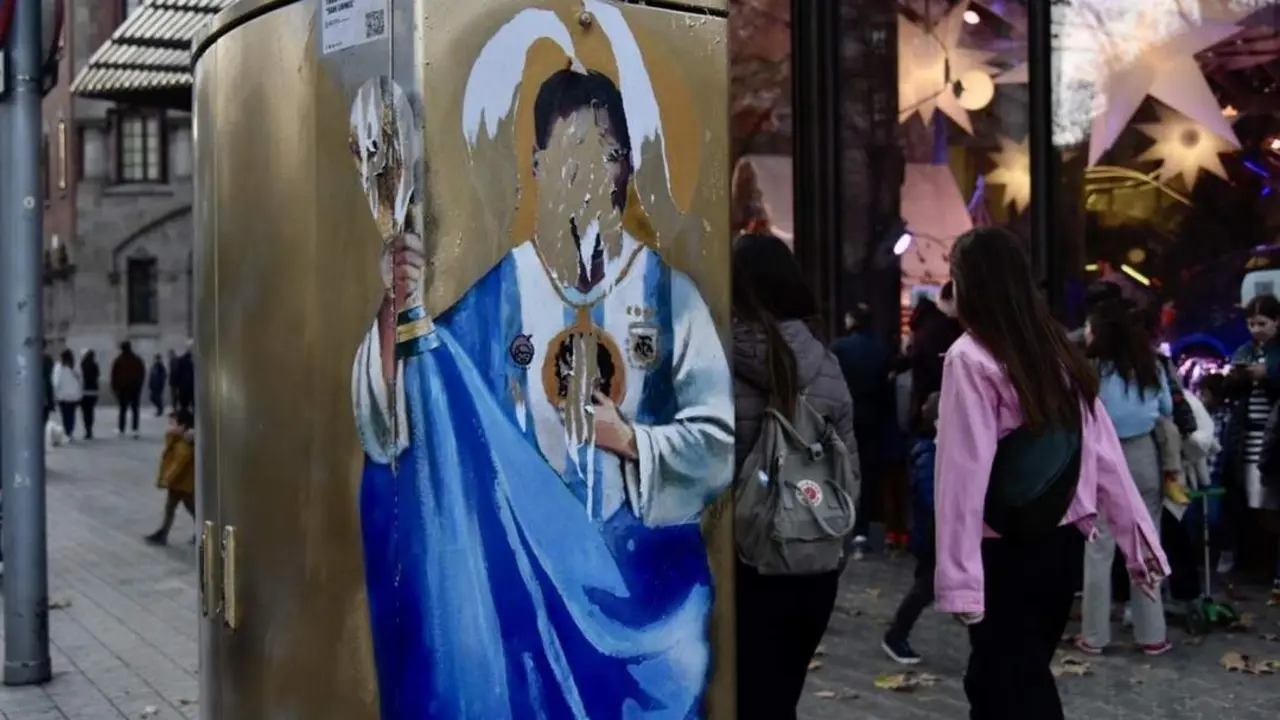 Mural de Leo Messi del artista urbano Tvboy en Barcelona. - DAVID OLLER - EUROPA PRESS