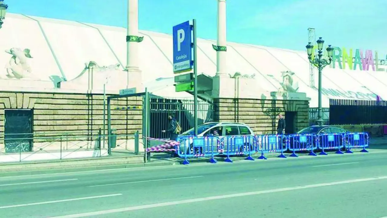 La carpa de Carnaval, en el Muelle Ciudad en una imagen de archivo. - VIVA