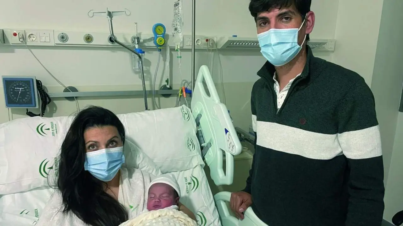Mart&iacute;n es el primer beb&eacute; nacido en 2023 en la Serran&iacute;a.  - Cedida Hospital de la Serran&iacute;a